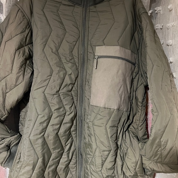 Urban Outfitters Olive Green Puffer Jacket - Picture 2 of 5